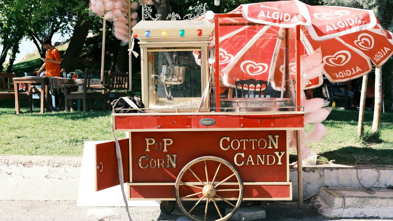 Read more about the article The Ultimate Guide to Popcorn Machine Rentals